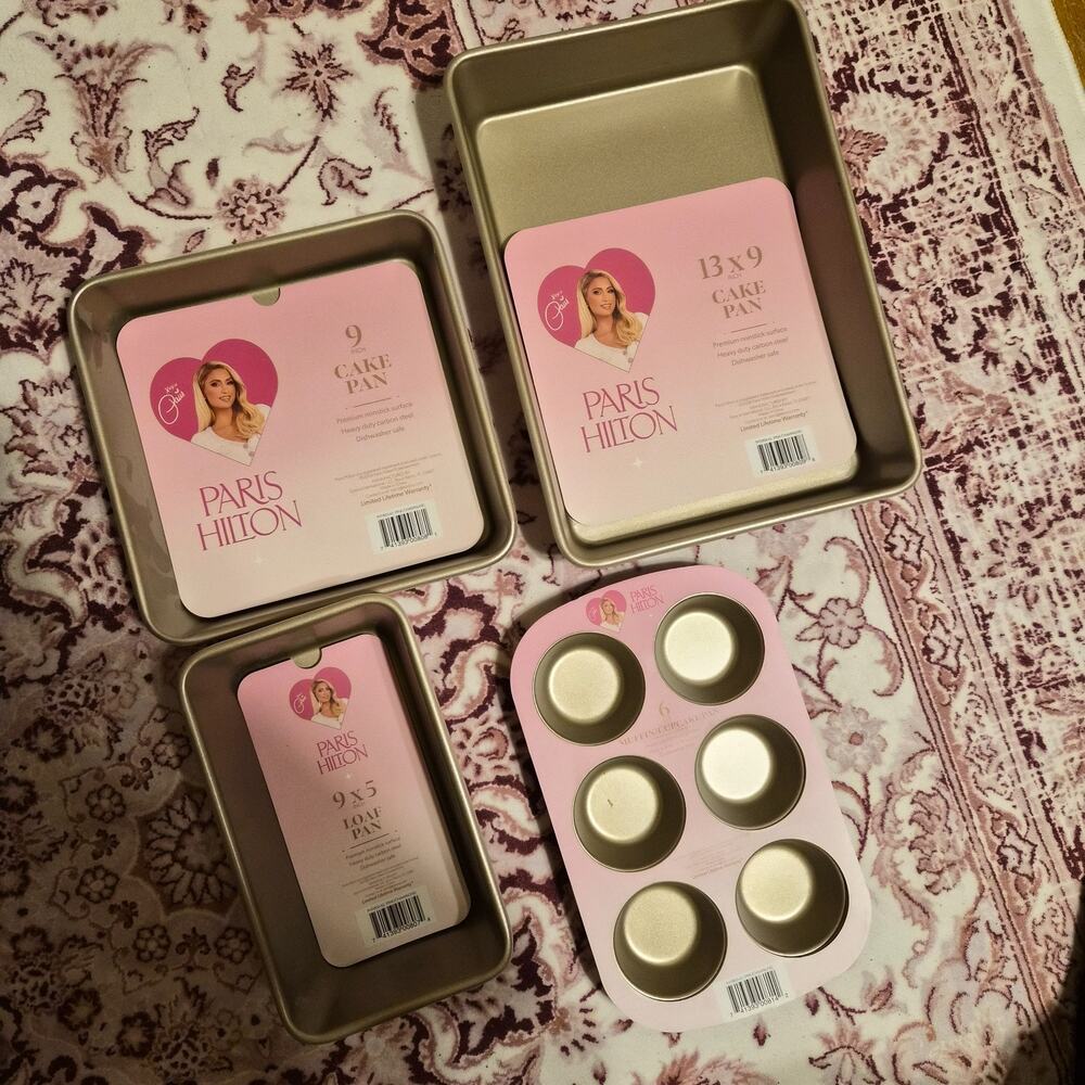 Paris Hilton Four-Piece Set Pink Baking Pans Non-Stick Pan. Cake Loaf Cupcake